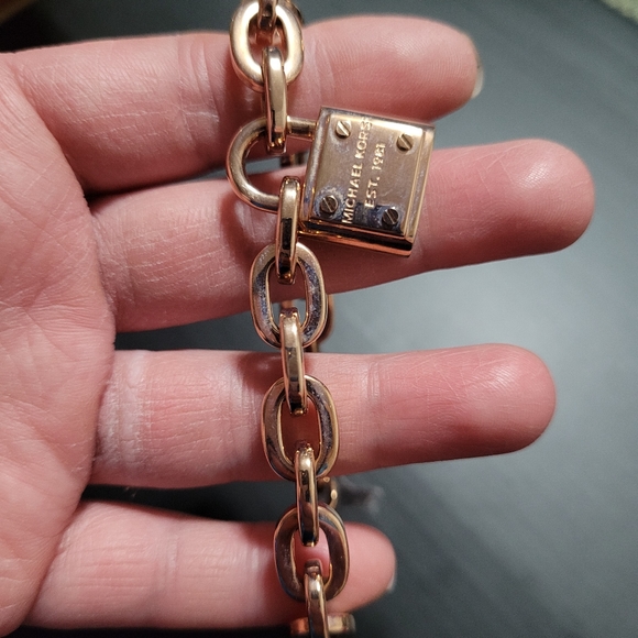 SOLD 💯% Authentic Brandnew with generic box - Picture 2 of 8